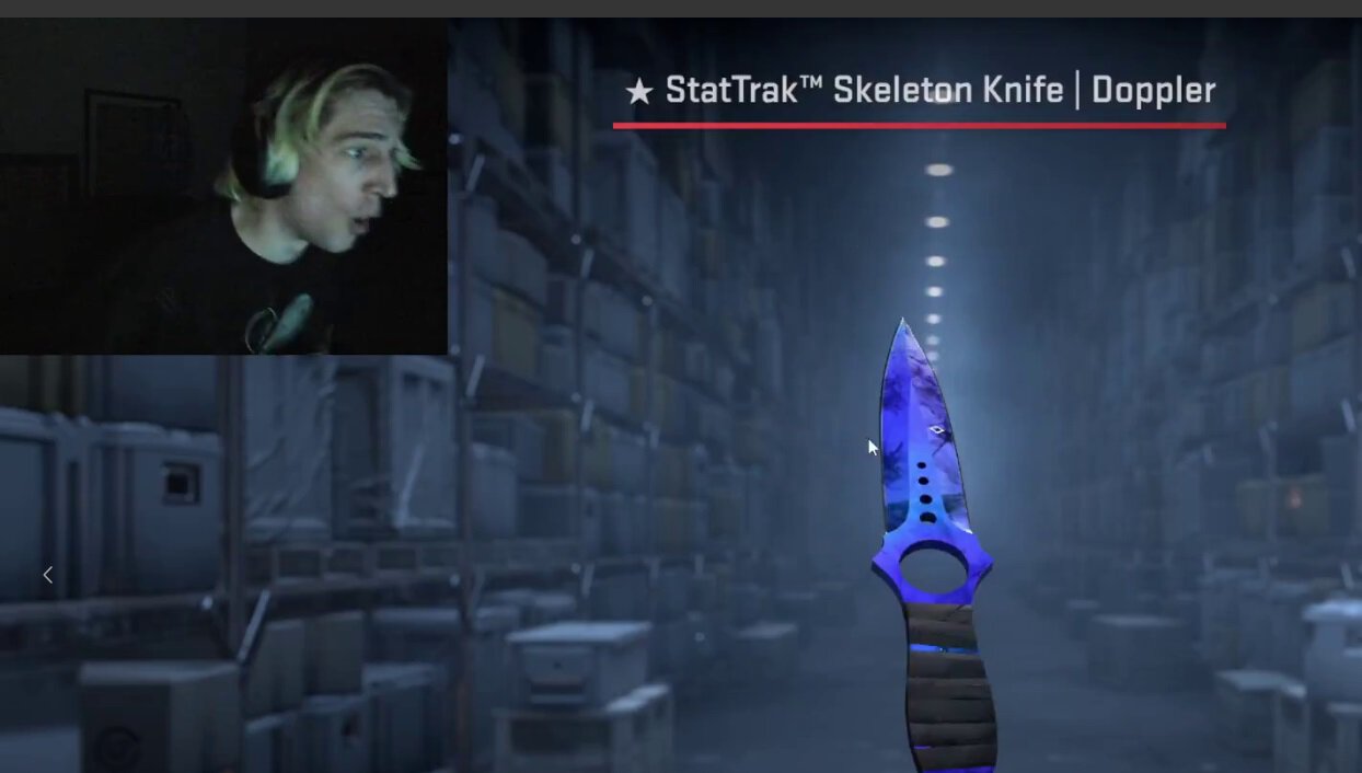 xQc hat das teuerste Messer im Stream ausgeknockt – und das ist bereits ein viraler Moment